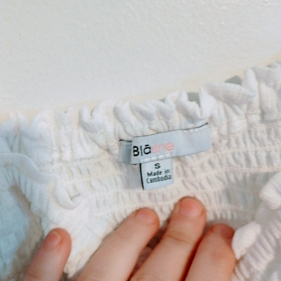 Blashe white crop top, shirred body with babydoll fit and spaghetti straps size - Picture 2 of 3